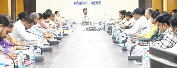 विभागीय योजनाओं से सभी पात्र हितग्राहियों को करें लाभान्वित -कलेक्टर