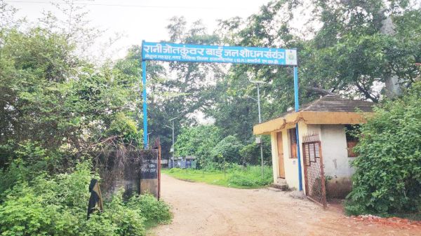 शहर के हर चौराहे में अवैध होर्डिंग्स