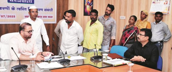 कलेक्टर ने सुनी शिकायत व समस्याएं