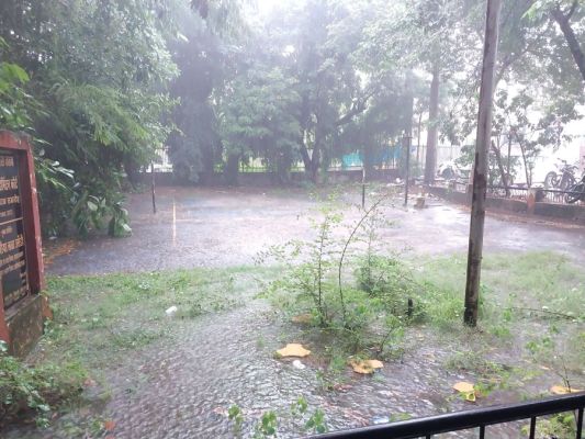 राजधानी में दोपहर तेज बरसे बादल