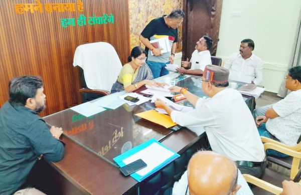 ठेकेदारी कार्य में लापरवाही नहीं चलेगी-महापौर