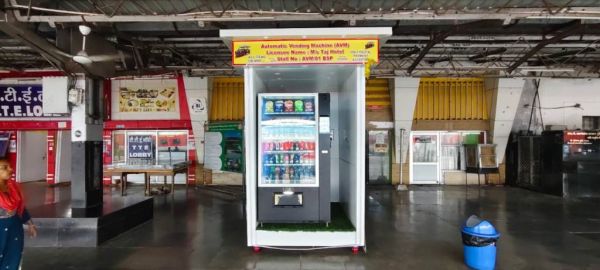 अब स्टेशन पर खुद से खरीदिए स्नैक्स और कोल्डड्रिंक, लगी स्मार्ट वेंडिंग मशीन
