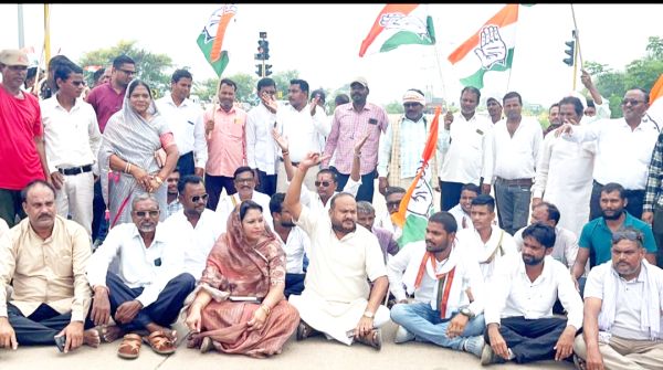 ईडी के विरोध में कांग्रेस ने किया चक्काजाम