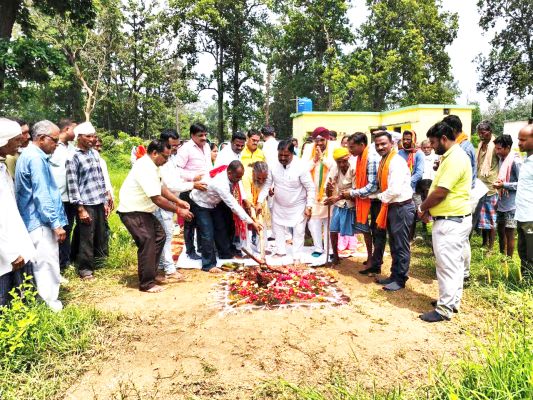 सांसद ने 87 लाख  के विकास कार्यों  का किया  भूमिपूजन-लोकार्पण