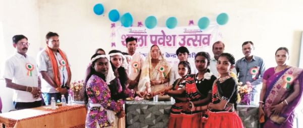 शासकीय हाईस्कूल कुम्हारी में मनाया शाला प्रवेशोत्सव