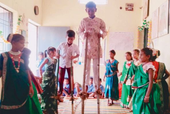  कृषि औजारों की पूजा, गेड़ी चढक़र मनाई हरेली