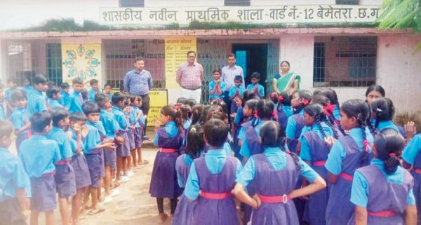 प्रार्थना में अनुपस्थित शिक्षकों को नोटिस