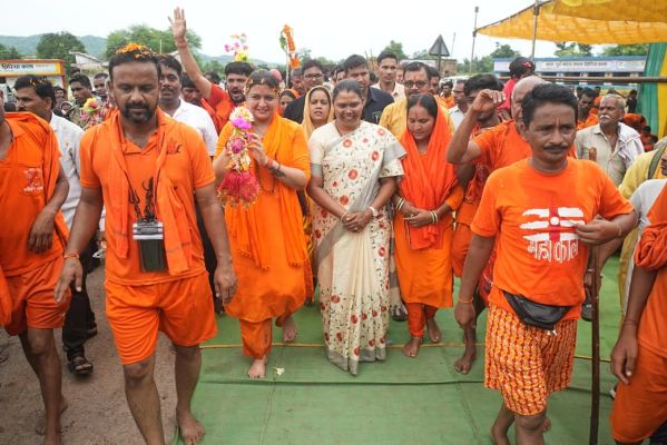 बोल बम-हर हर महादेव के उद्घोष के साथ चौथे दिन पंडरिया विधायक-कांवडिय़ों ने तय की गौरकांपा से मोहतरा की यात्रा