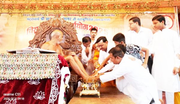 दिगंबर जैन समाज ने की तीर्थयात्रा, आचार्य विशुद्ध सागर ने नवापारा में पंचकल्याणक प्रतिष्ठा तिथि की घोषणा