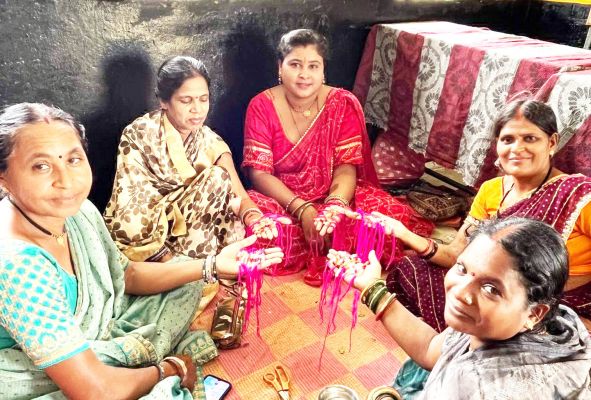 बेमेतरा की बहनों ने जवानों को भेजी राखियां
