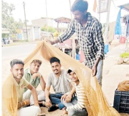 हरेली तिहार पर सौखी से बच्चों को ढंक कर रोग मुक्ति व सुरक्षा की कामना की
