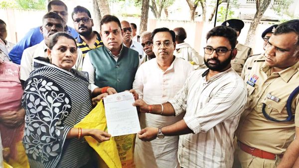 खाद-डीएपी की कालाबाजारी से भाजपा व्यापारियों ने मचाया लूट-छन्नी