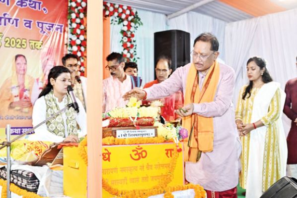 सीएम ने श्री फलेश्वरनाथ महादेव  मंदिर में की पूजा-अर्चना