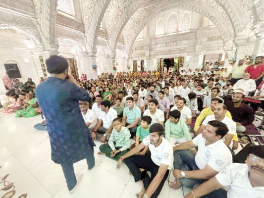 गुणों का पर्वत चढऩा कठिन, दोषों की खाई में गिरना आसान- साध्वी