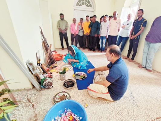 विवि में कुलपति ने कृषि उपकरणों की पूजा-अर्चना कर मनाई हरेली