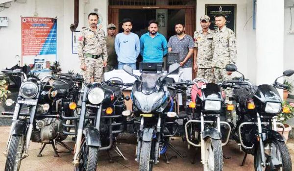 साढ़े 7 लाख की चोरी की गाड़ी समेत 3 गिरफ्तार