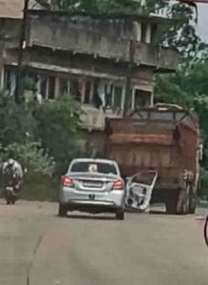 बड़ी दुर्घटना टली, तेज रफ्तार ट्रक ने कार को रगड़ा