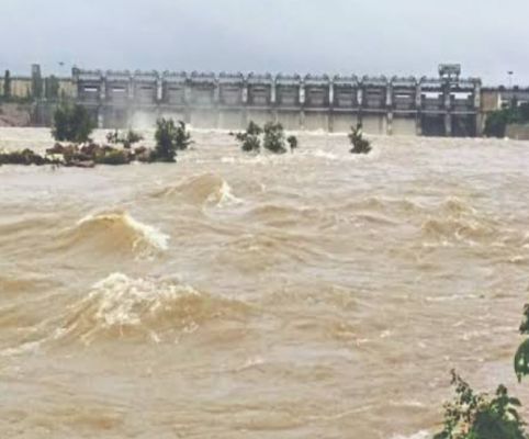 मूसलाधार बारिश ने मचाई तबाही, महानदी से सटे 15 पंचायतों में अलर्ट