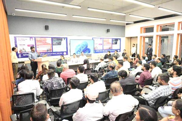 शिविर में पीएम विकसित भारत रोजगार योजना की दी जानकारी