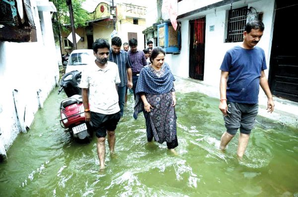 निचले इलाकों में महापौर का दौरा