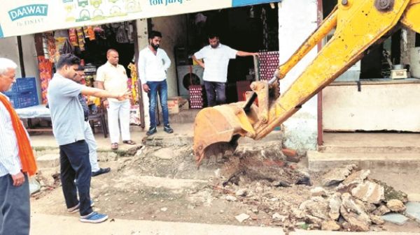 जोन-3 की नालियों के ऊपर से अतिक्रमण हटाए गए