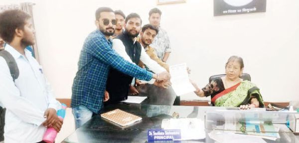 कॉलेज परीक्षा परिणाम व प्रवेश प्रक्रिया पर ज्ञापन