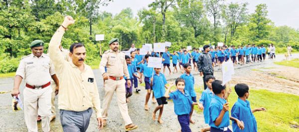 बच्चों ने रैली निकालकर दिया वन्यजीवों के संरक्षण का संदेश