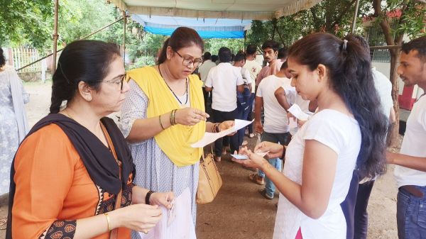 नकल रोकने पहली बार परीक्षा केंद्रों में जैमर का इस्तेमाल