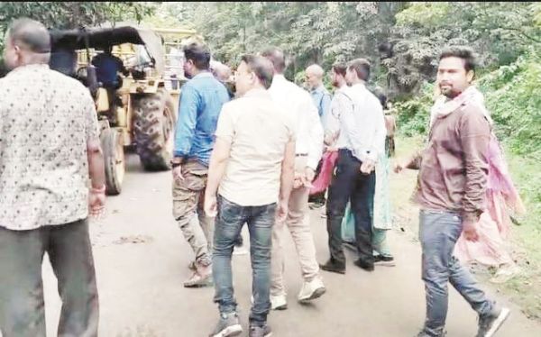 भारी दबाव के बीच बीएसपी के पूर्व डीजीएम के अवैध अतिक्रमण से आवास हुआ मुक्त