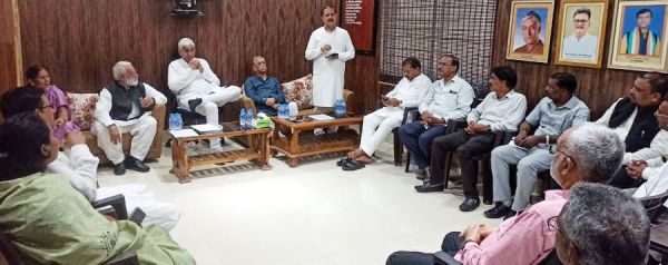 नवनियुक्त कांग्रेस ब्लॉक प्रभारियों की समीक्षा बैठक