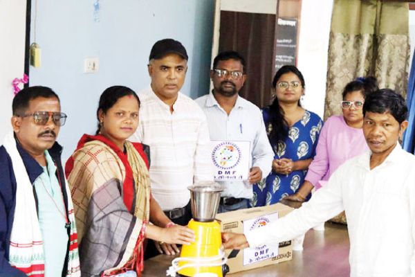 किसानों को मिलेट मिक्सी वितरण