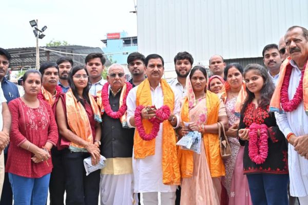तोखन साहू सपरिवार खाटूधाम पहुंचे, श्याम बाबा के किए दर्शन