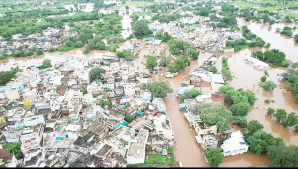 बाढ़ का पानी उतरा, खैरागढ़ में बहे युवक का शव मिला तो कई खेत अब भी पानी में डूबे
