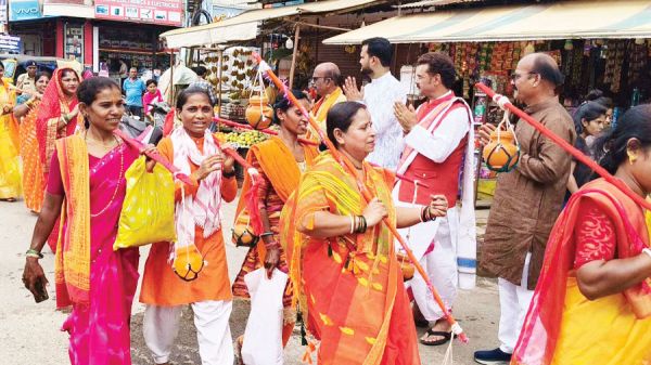 भूतेश्वर महादेव की पालकी यात्रा का भाजपा कार्यकर्ताओं ने किया स्वागत