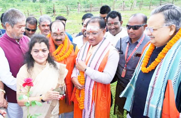 जिपं अध्यक्ष कल्पना ने सीएम साय का किया स्वागत