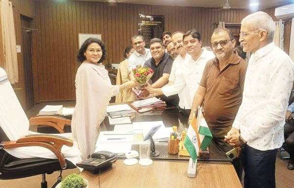 चेम्बर ऑफ कॉमर्स प्रतिनिधिमंडल ने की कलेक्टर से चर्चा