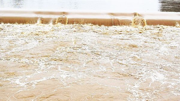 मूसलाधार बारिश से जनजीवन अस्त-व्यस्त, नदी और सरोवर लबालब, फसल को नुकसान