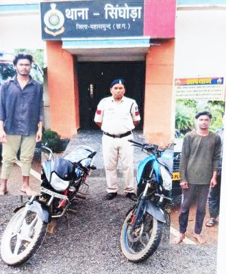चोरी की बाइक संग दो  आरोपी गिरफ्तार