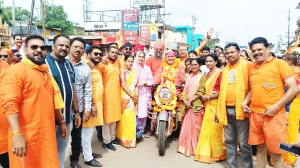 धनेन्द्र साहू ने की पंचकोशी यात्रा  सैकड़ों कार्यकर्ता और शिवभक्त हुए शामिल