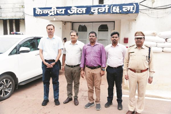 संभागायुक्त राठौर ने केन्द्रीय जेल दुर्ग का निरीक्षण