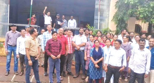 कैलकुलेटर पर रोक, कर्मचारियों ने लेखा परीक्षण परीक्षा का बायकाट किया