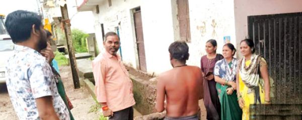  नाली में गोबर बहाने वाले 4 डेयरी संचालकों को चेतावनी, 45 सौ का जुर्माना