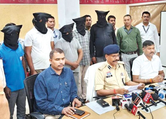 ढाई माह तक डिजिटल अरेस्ट रख महिला से 2.83 करोड़ वसूलने वाले यूपी के पांच गिरफ्तार