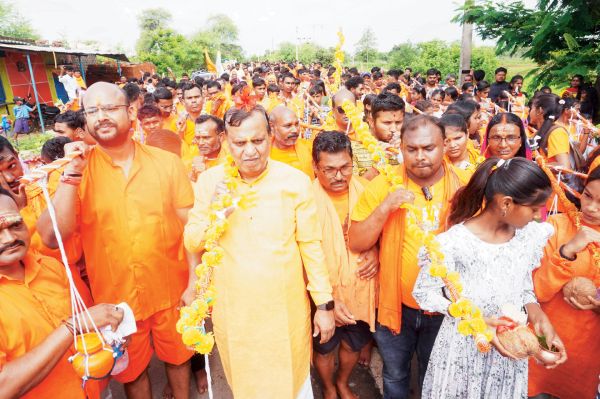 सिंगारपुर से धूमनाथ महादेव मंदिर रामपुर तक कांवड़ यात्रा में निकले शिवरतन