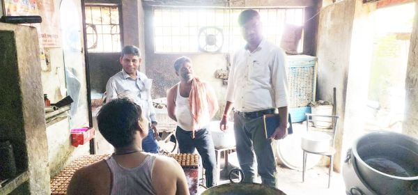 मिठाई दुकानों की जांच, 4 क़ो नोटिस