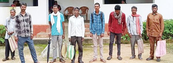 तेंदूपत्ता संग्राहकों को भुगतान नहीं, दफ्तर का चक्कर लगाने मजबूर