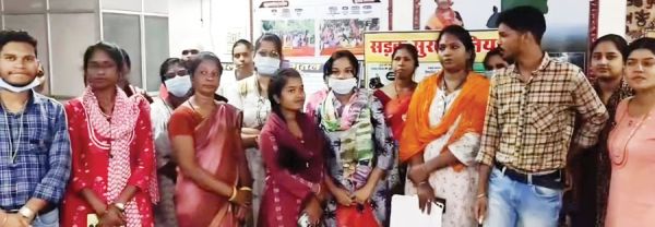4 महीने से वेतन नहीं, कलेक्टर को ज्ञापन