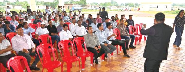 तूता में प्रदेशभर के तहसीलदारों का धरना