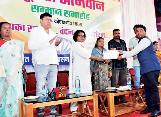 संपूर्णता अभियान के तहत आकांक्षी ब्लॉक माकड़ी गोल्ड मेडल से सम्मानित