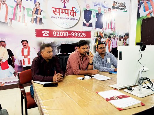 स्वास्थ्य योजनाओं के लाभ के लिए पंचायतों से वर्चुअल संवाद